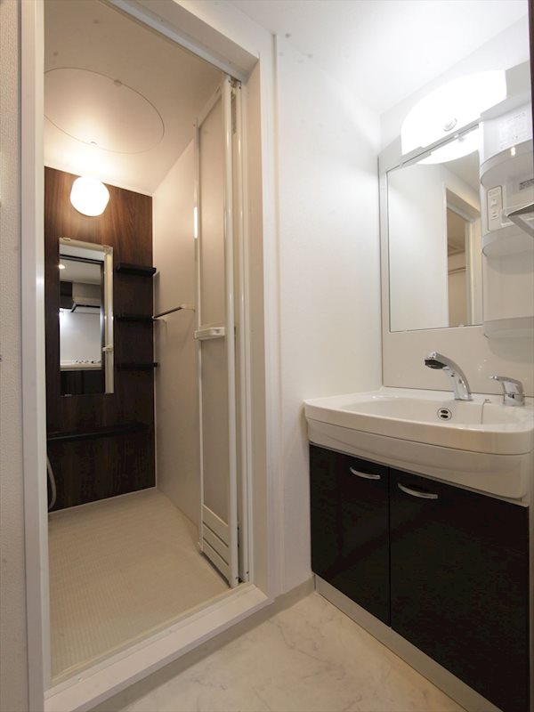 洗面設備　脱衣所　独立洗面台（シャンプードレッサー付）