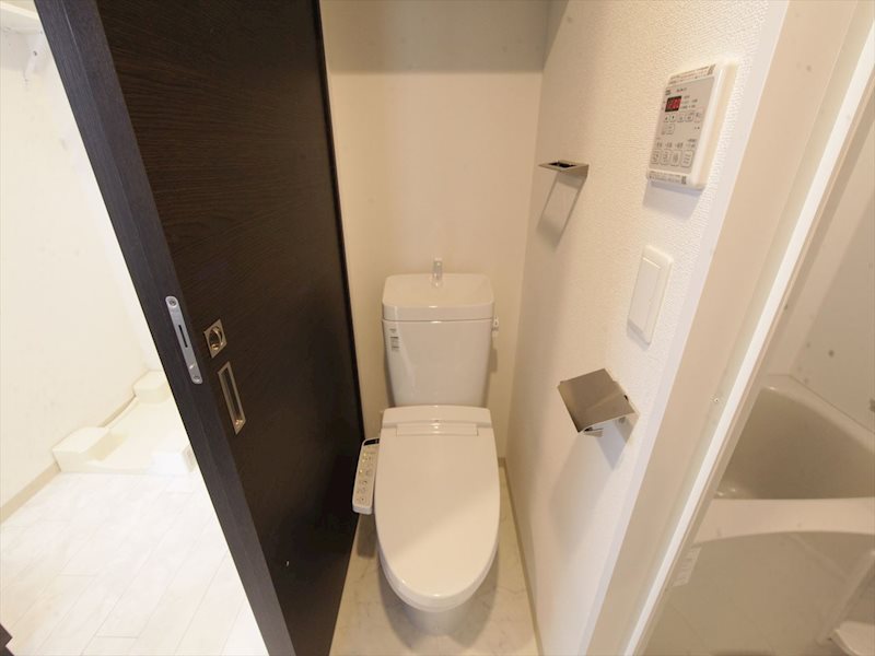 トイレ　温水洗浄便座付トイレ