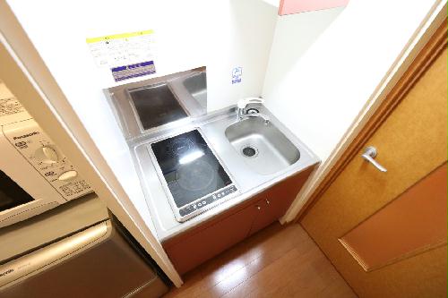 キッチン　お掃除らくらくの２口ラジエントヒーターを採用