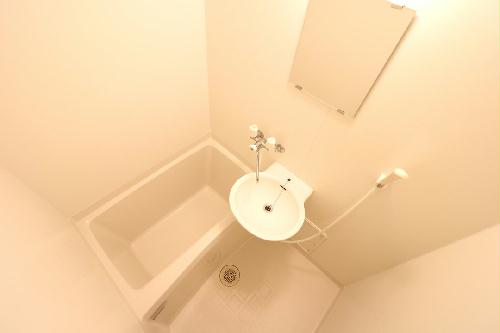 バス・シャワールーム　浴室乾燥機で雨や雪の日でもらくらくお洗濯！