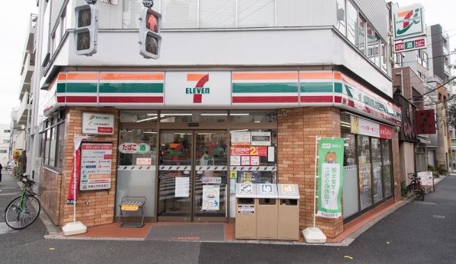 コンビニ　セブンイレブン新宿1丁目店（コンビニ）まで112m