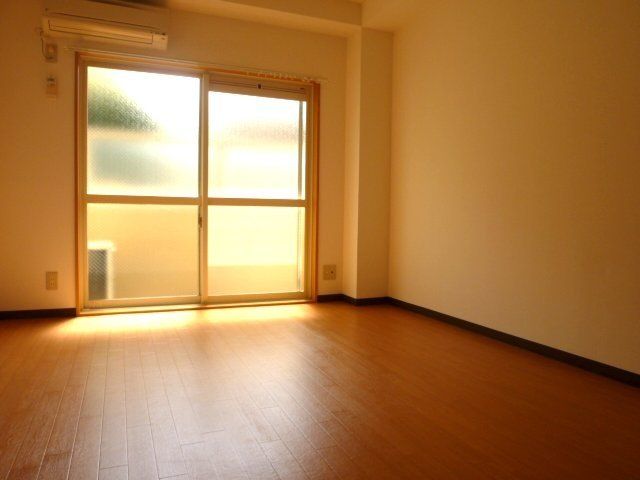 居室・リビング　広々とした洋室です。