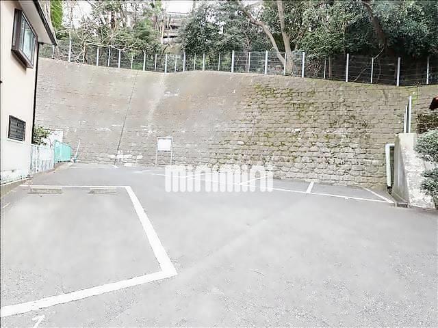 駐車場　※別号室の写真です。