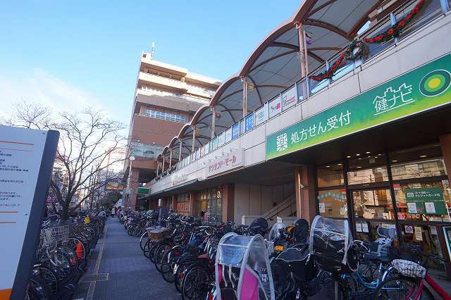 ショッピングセンター　ルリエ新川崎（ショッピングセンター）まで910m