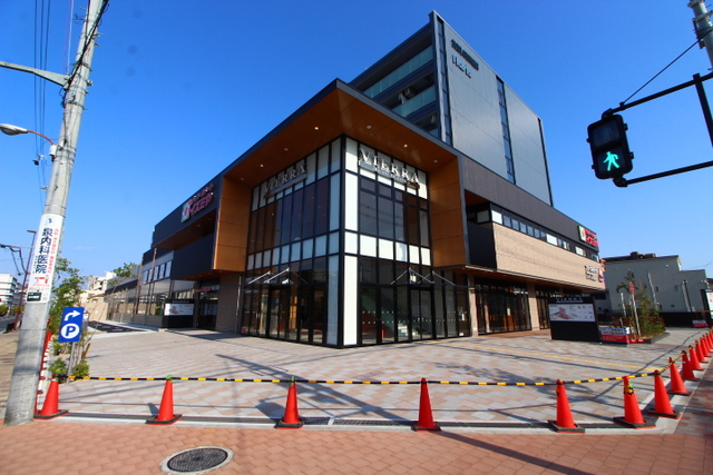 ドラックストア　ココカラファイン ビエラ茨木新中条店（ドラッグストア）まで580m