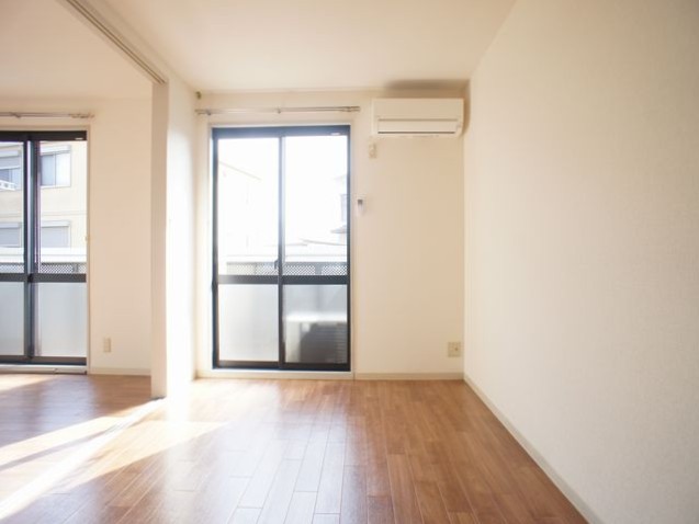 居室・リビング　快適に過ごせるエアコンが付いています♪