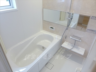 バス・シャワールーム　追い焚き・窓あり