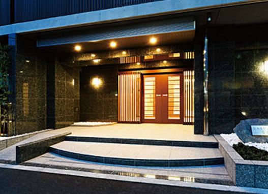 エントランス　仲介手数料は賃料の半月分です