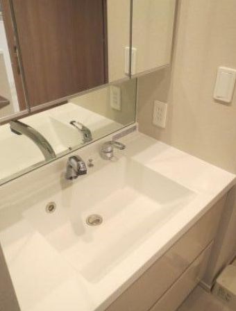 洗面設備　仲介手数料は賃料の半月分です