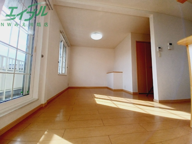 居室・リビング　同型参考写真