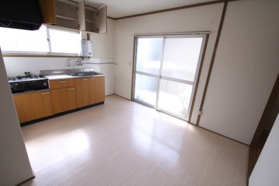 居室・リビング　※別号室のお写真です。