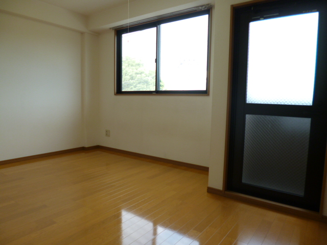 居室・リビング　アクセントクロスに張り替え