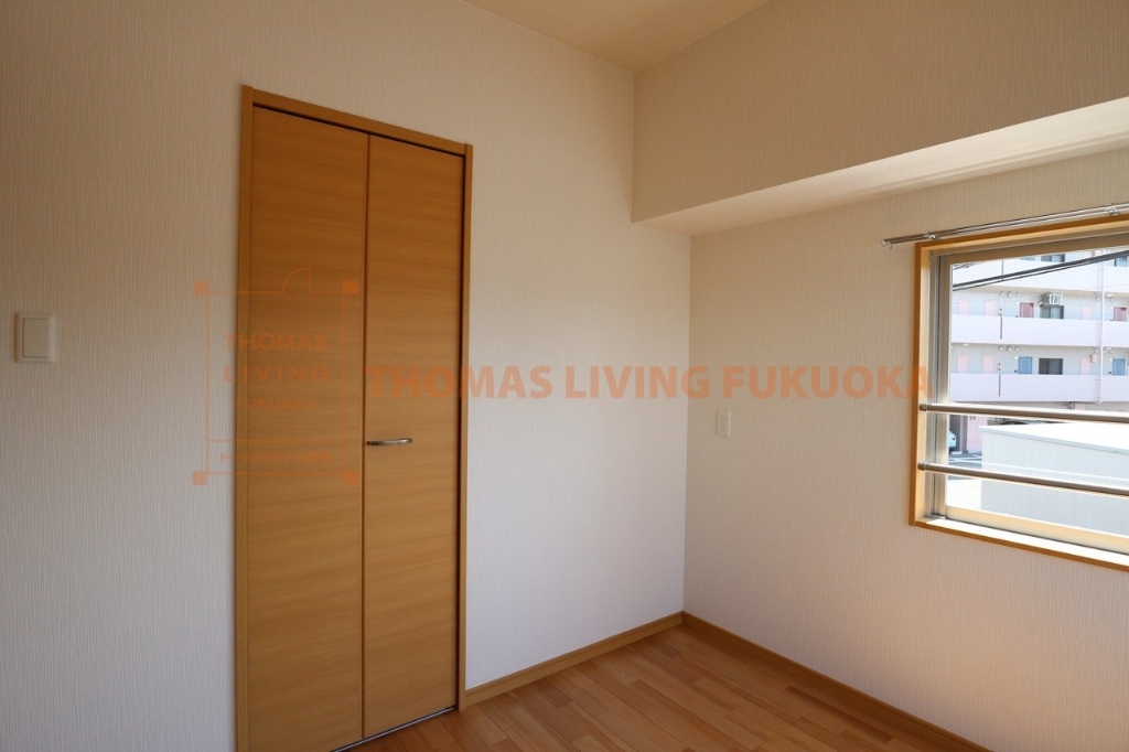 その他部屋・スペース　2面に窓があり、日当たり良好。