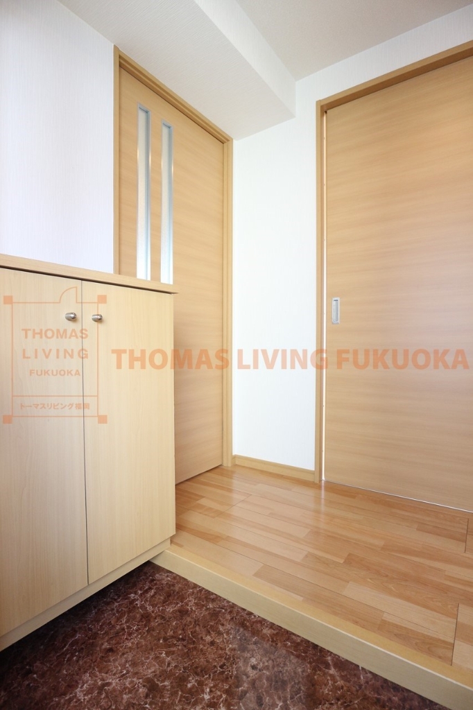 玄関　シューズボックスが有ります。