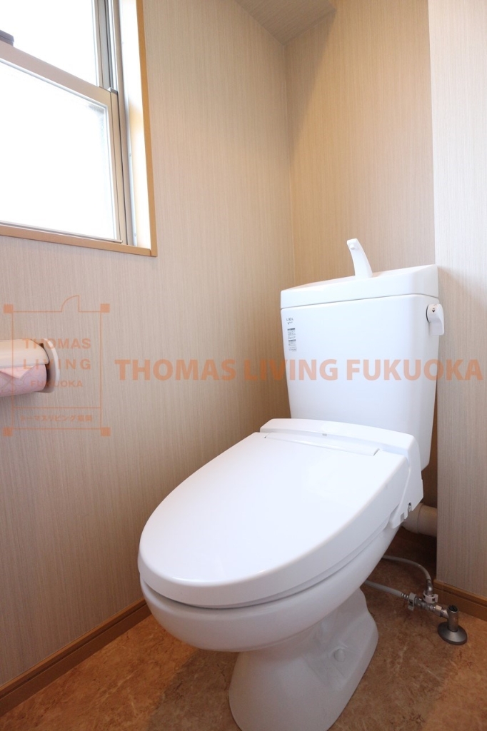 トイレ　トイレにも窓が有ります。