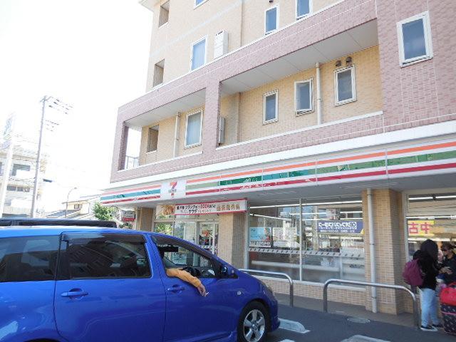 コンビニ　セブン（コンビニ）まで120m