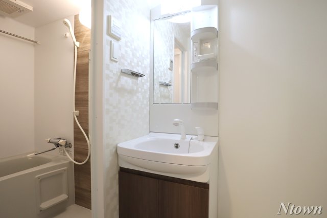 洗面設備　使いやすい独立洗面台です