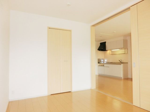 その他部屋・スペース　リビングと繋げて広く使うこともできますね