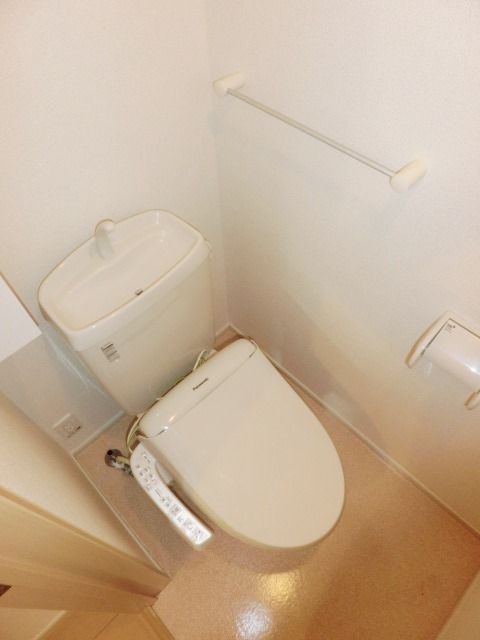 トイレ　温水洗浄便座付き