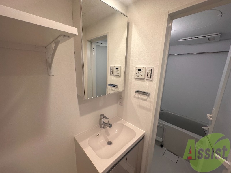 洗面設備　洗面台は独立しています。こちらでも身支度できますよ。