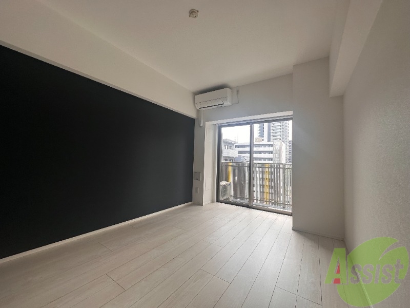 居室・リビング　こちらがリビングです。陽が入ってくるのがわかります。