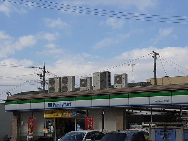 コンビニ　ファミリーマート（コンビニ）まで600m