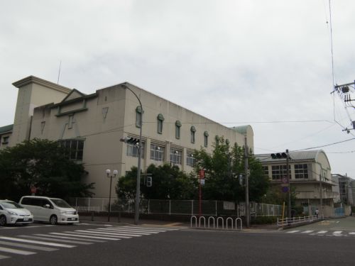 小学校　神戸市立 稗田小学校（小学校）まで497m