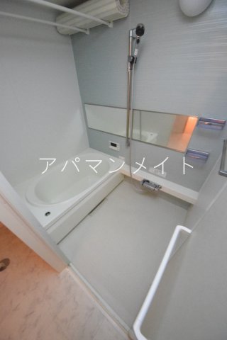 バス・シャワールーム　落ち着いた空間のお風呂です