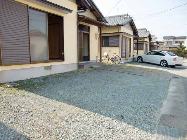 駐車場　駐車は２～３台可能です