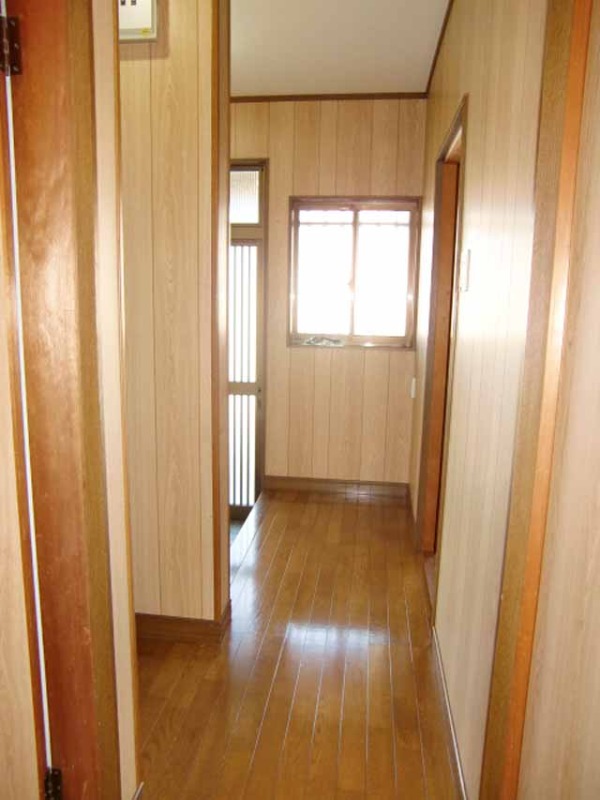 その他　明るい廊下