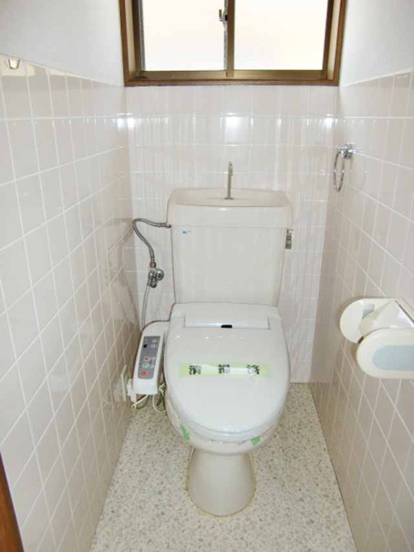 トイレ　温水洗浄便座はあれば残置物です