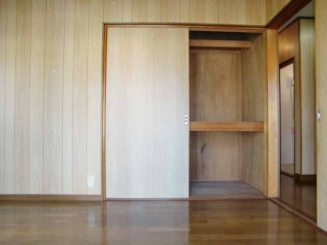 収納　押し入れがあり布団の収納などにも便利