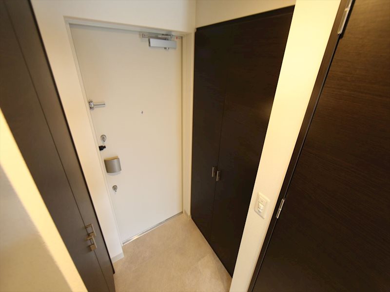 玄関　玄関　シューズクローゼット付（収納充実してます）