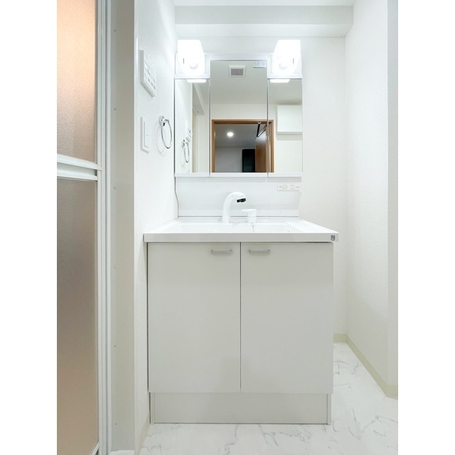 洗面設備　スペースが確保できる洗面所です