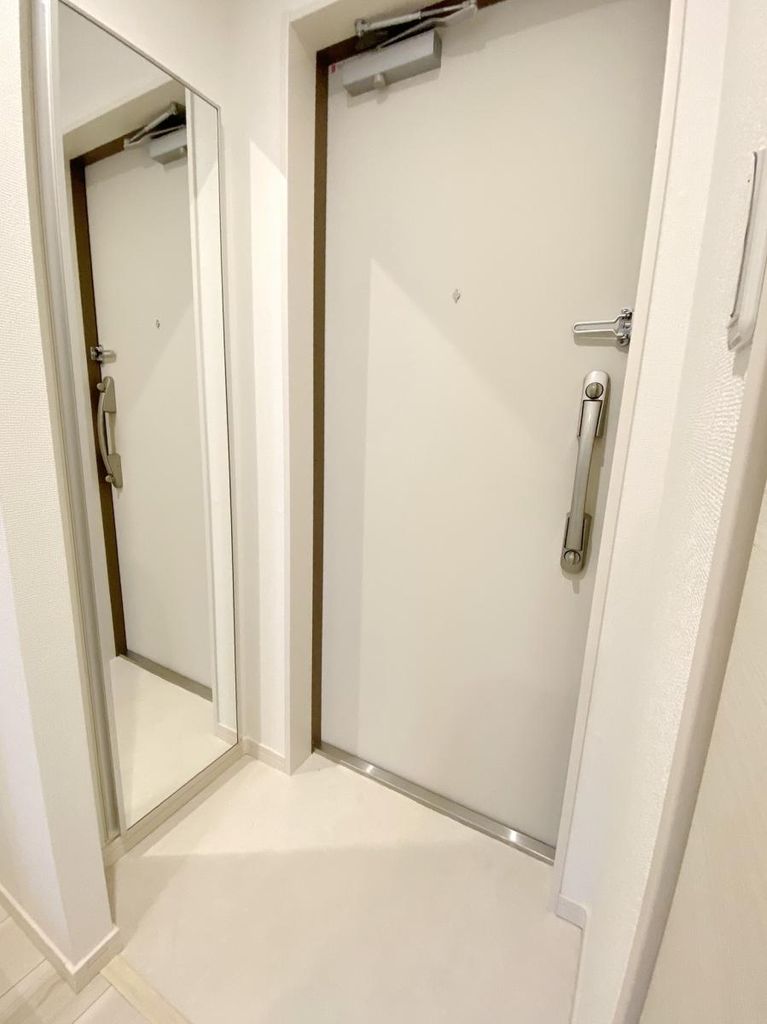 玄関　★大きな鏡あります★