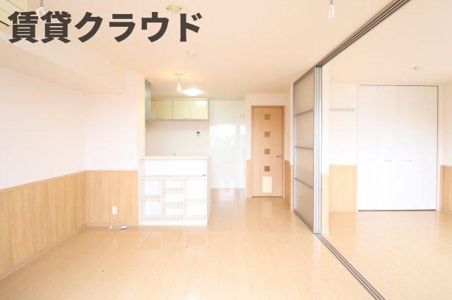 居室・リビング　こちらの居間で趣味の時間をお楽しみください