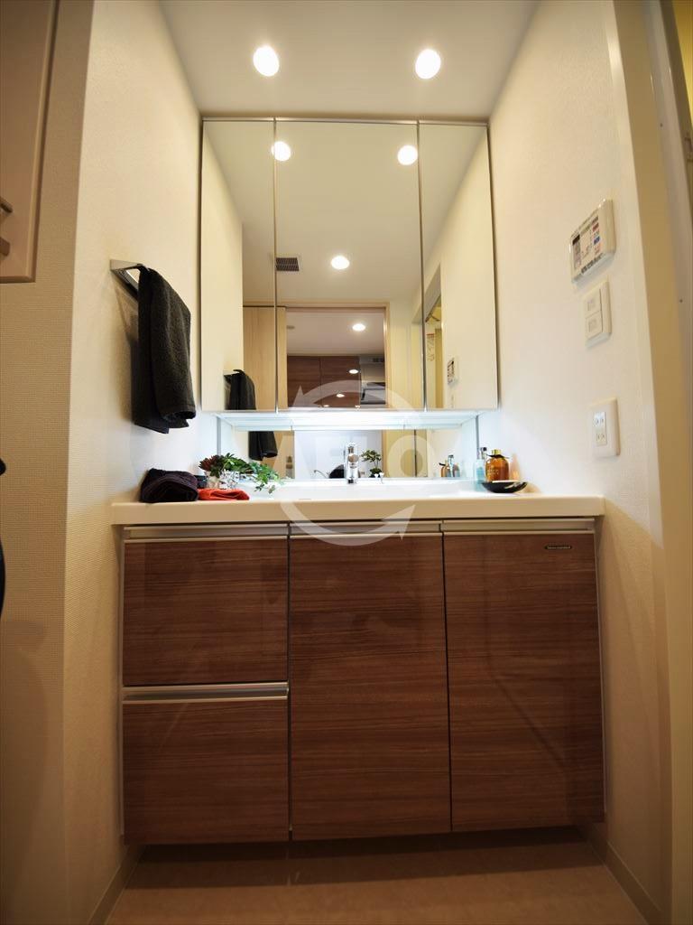 洗面設備　パークアクシス本町　独立洗面化粧台