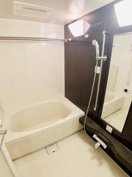 バス・シャワールーム　コンパクトで使いやすいお風呂です