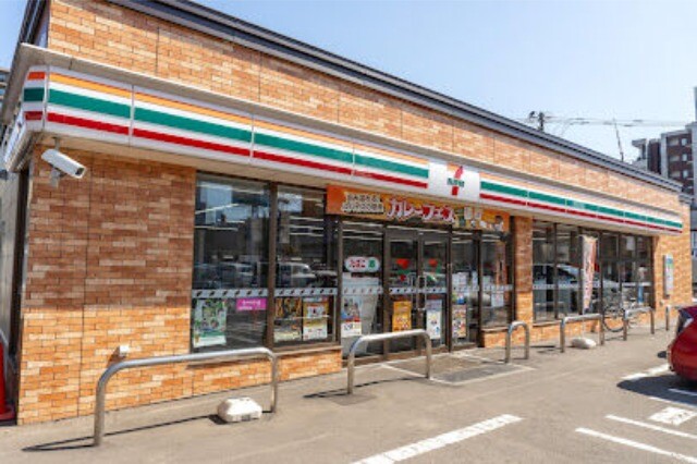 コンビニ　セブンイレブン札幌北8条東5丁目店（コンビニ）まで227m