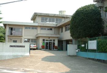 小学校　松戸市立常盤平第三小学校（小学校）まで950m