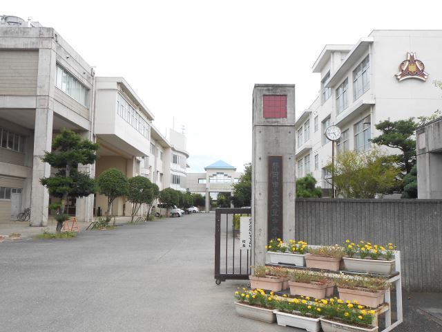 中学校　静岡市立大里中学校（中学校）まで616m