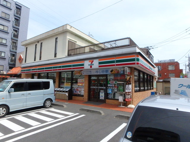 コンビニ　セブンイレブン足立東綾瀬店（コンビニ）まで166m