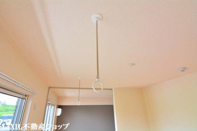 その他設備　あると便利な室内物干し機能付です。