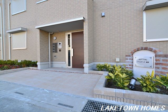 エントランス　オートロック機能付のエントランスです。