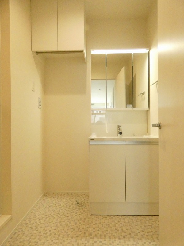 洗面設備　ゆったりとスペースのある洗面所