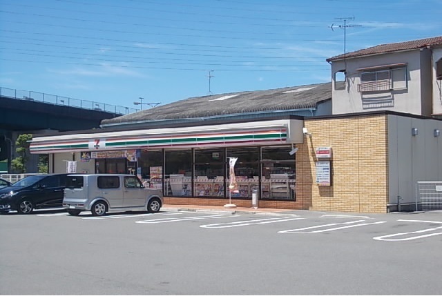 コンビニ　セブンイレブン様（コンビニ）まで350m