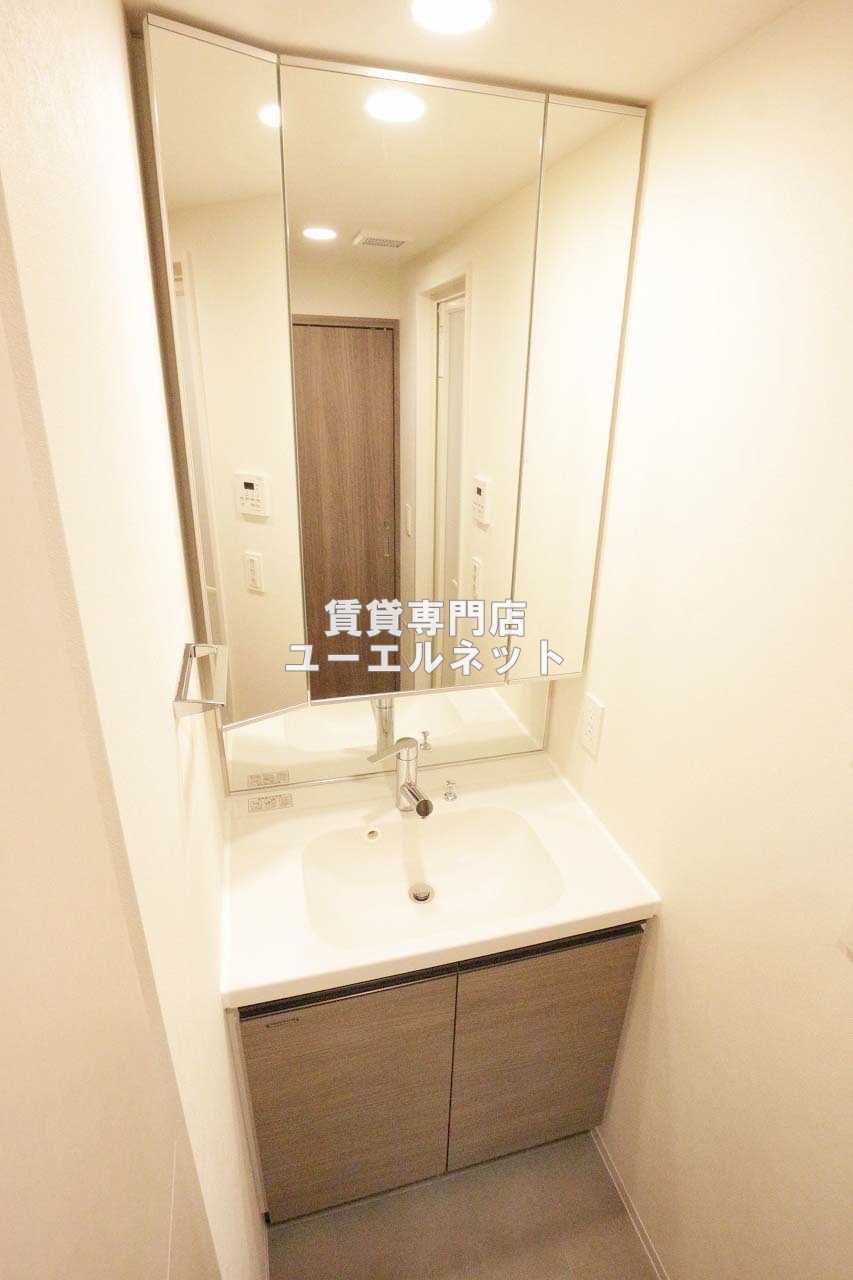 洗面設備　清潔感ある独立洗面台で毎日気持ちよく♪