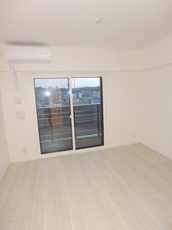 居室・リビング　白基調の洋室♪