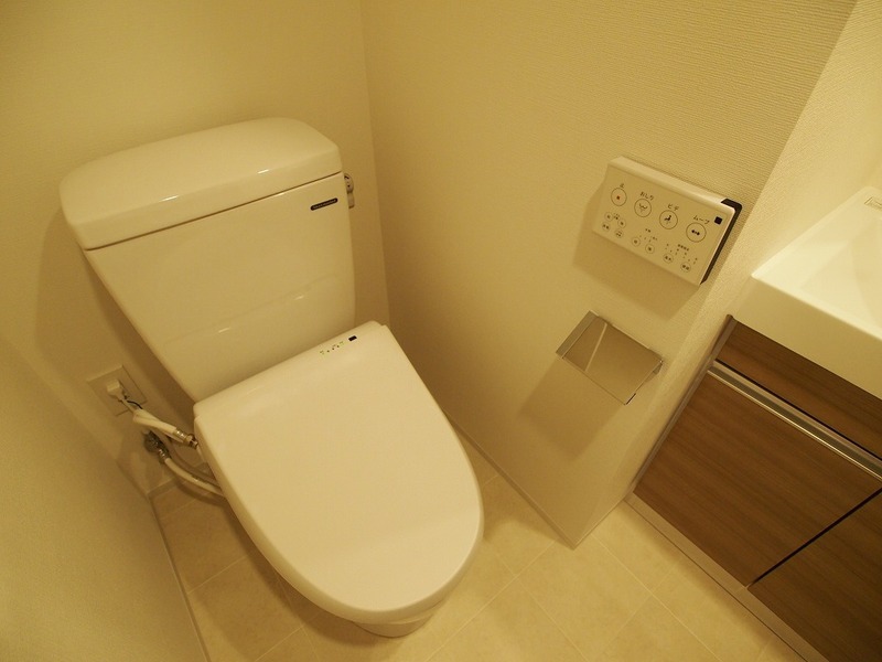 トイレ　温水洗浄便座付き♪