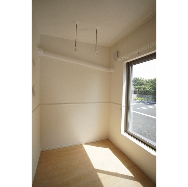 その他　サンルーム　天気を気にせずに洗濯干せます